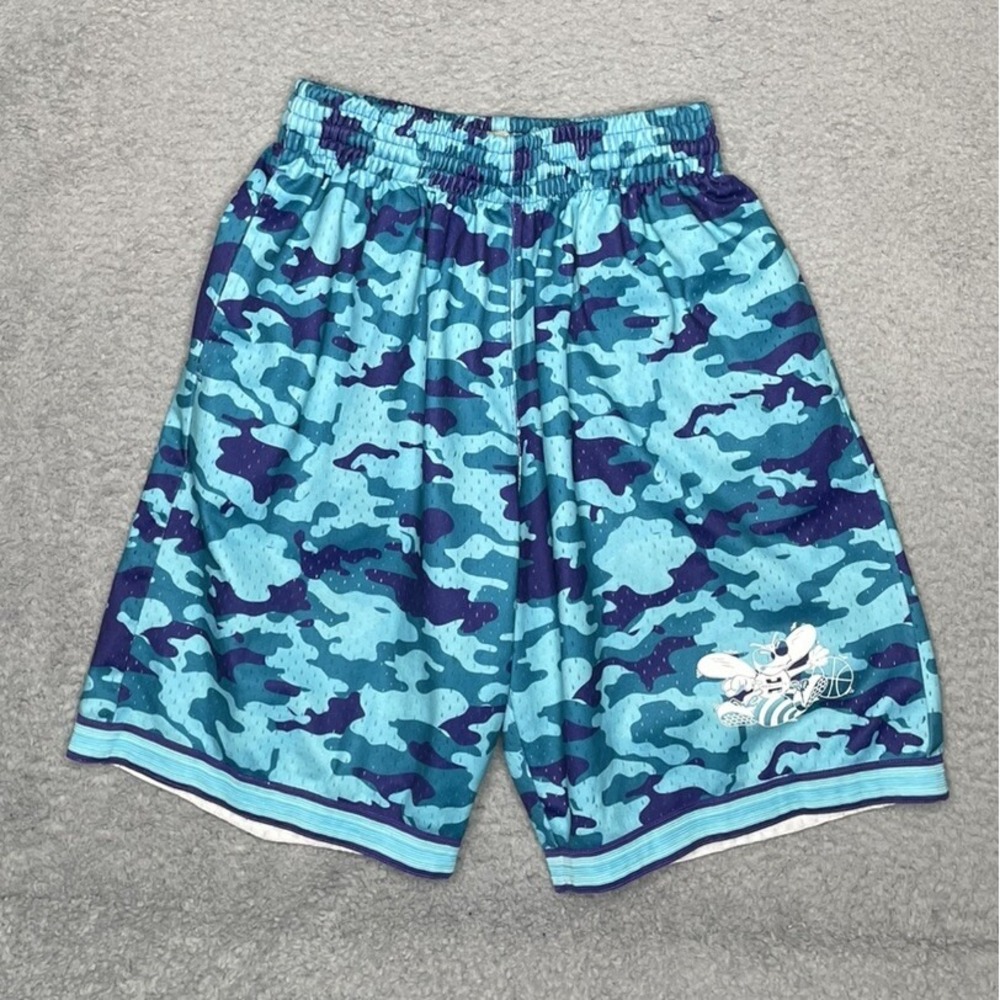 Mitchell & Ness NBA HWC Charlotte Hornets Camo Mesh Shorts Mens‎ S Basketball